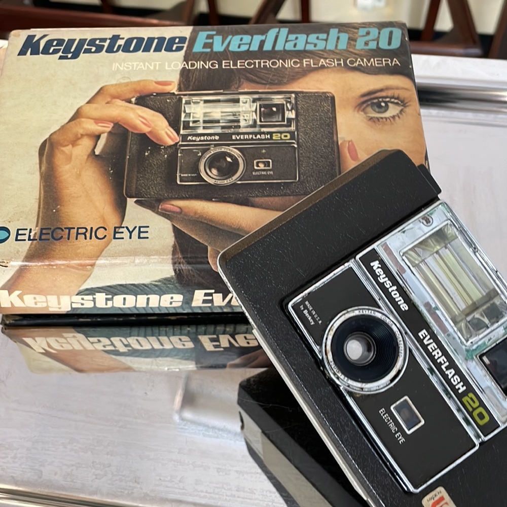 Keystone Everflash Boxed Camera - Picture 2 of 2